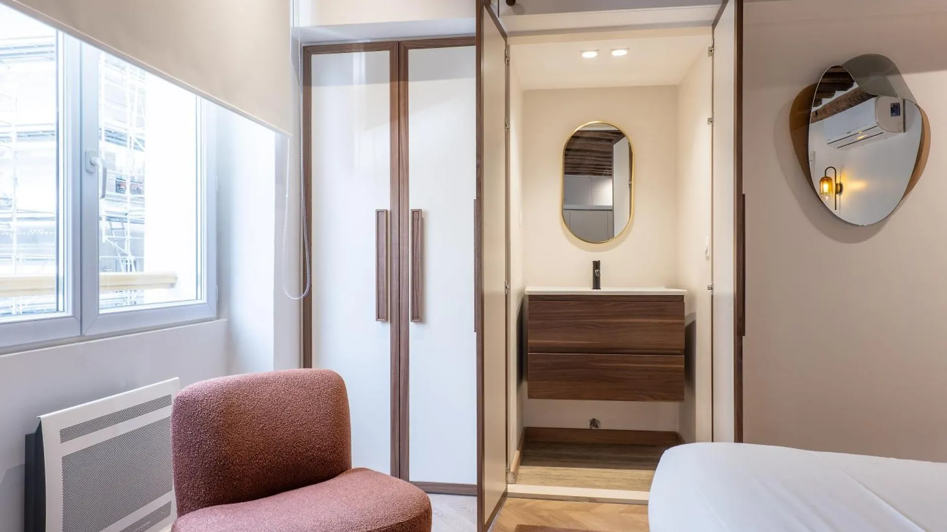 Апартаменты Holidaysinparis - Bourg Tibourg