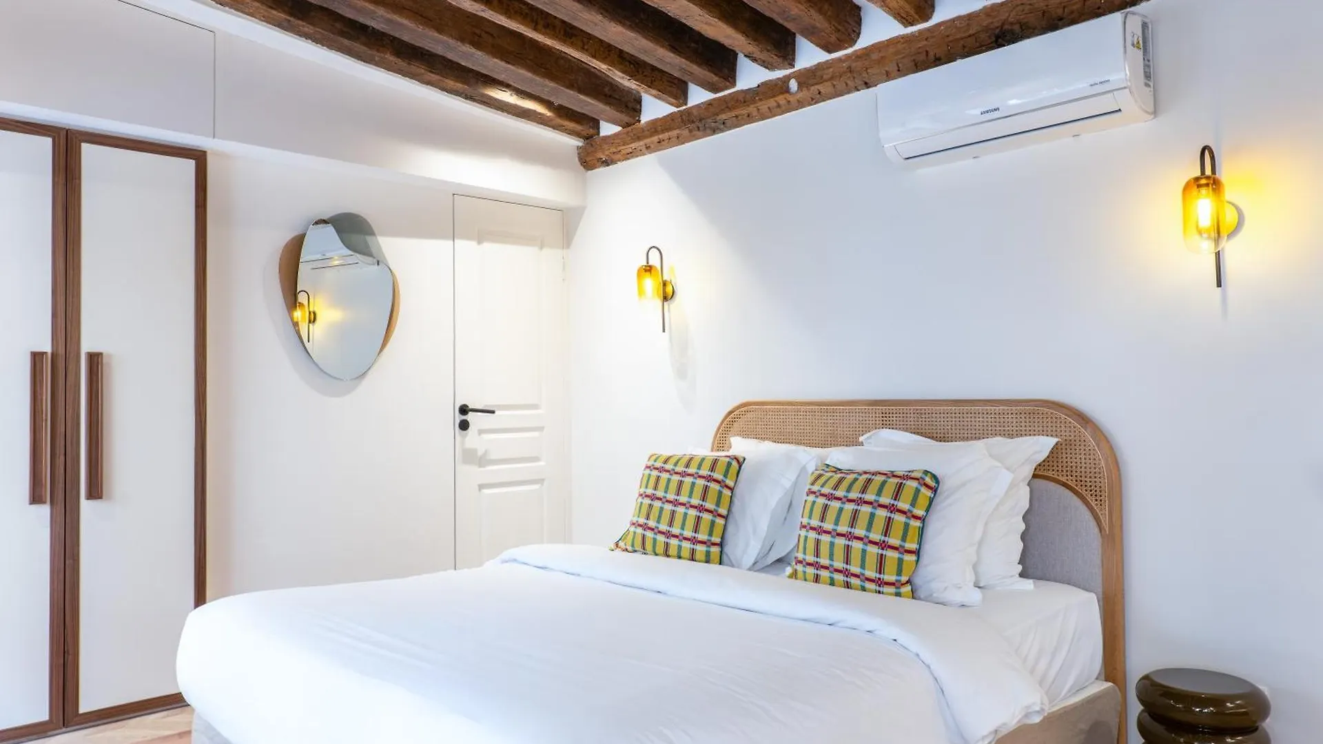 Holidaysinparis - Bourg Tibourg Франция
